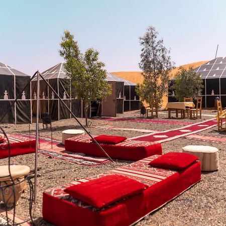 Holiday Desert Camp Мерцуга Екстериор снимка
