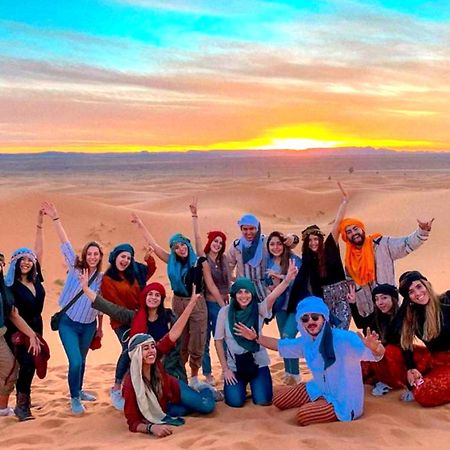 Holiday Desert Camp Мерцуга Екстериор снимка