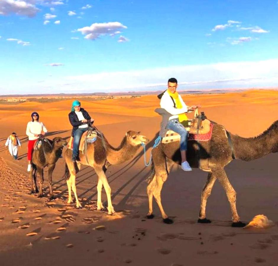 Holiday Desert Camp Мерцуга Екстериор снимка