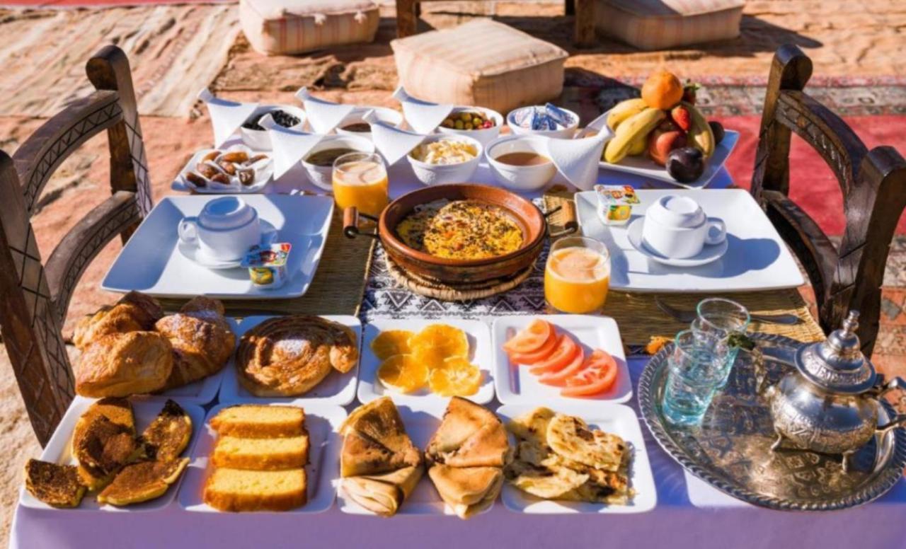 Holiday Desert Camp Мерцуга Екстериор снимка