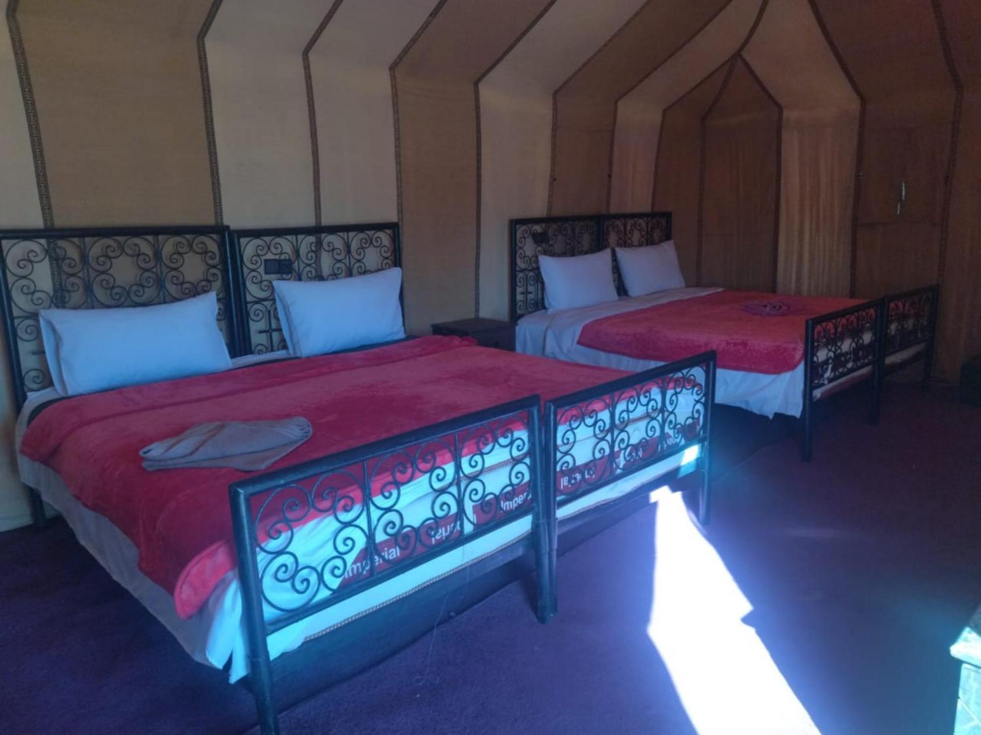 Holiday Desert Camp Мерцуга Екстериор снимка