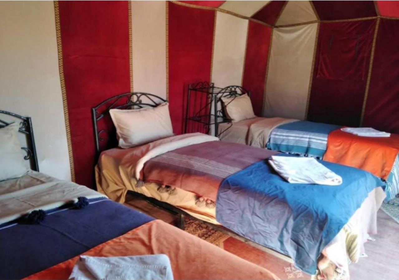 Holiday Desert Camp Мерцуга Екстериор снимка