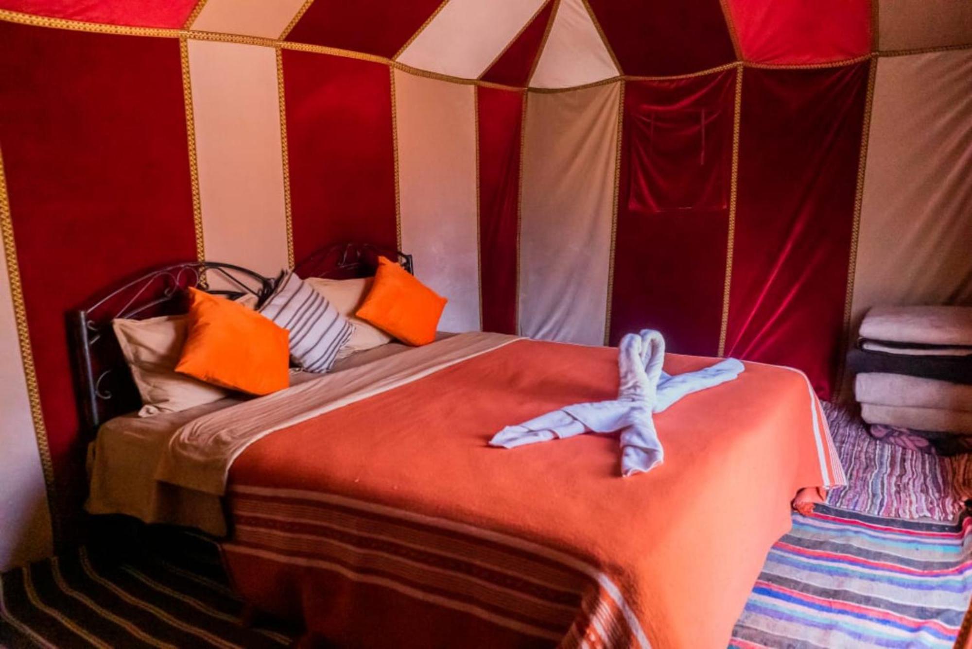 Holiday Desert Camp Мерцуга Екстериор снимка