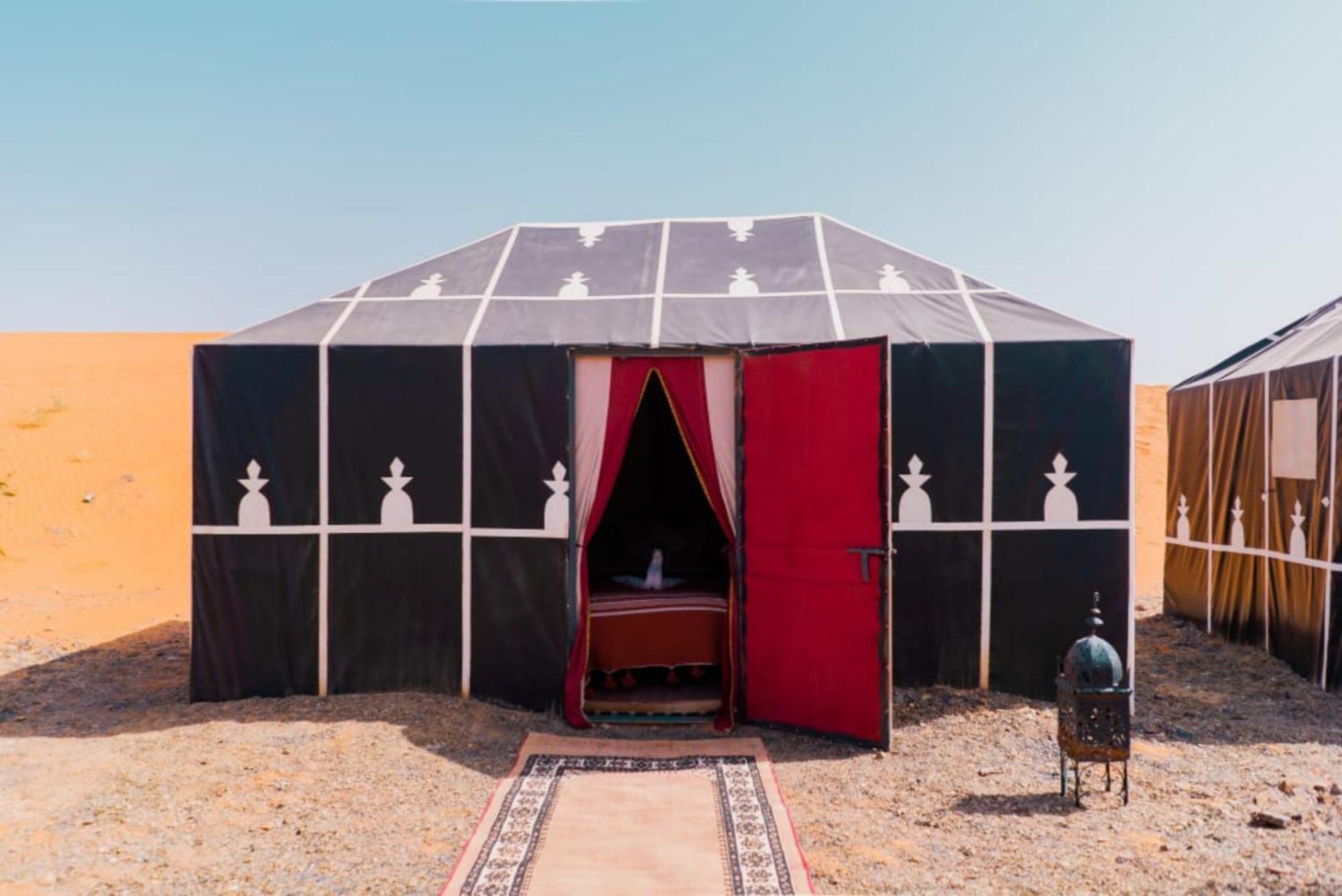 Holiday Desert Camp Мерцуга Екстериор снимка