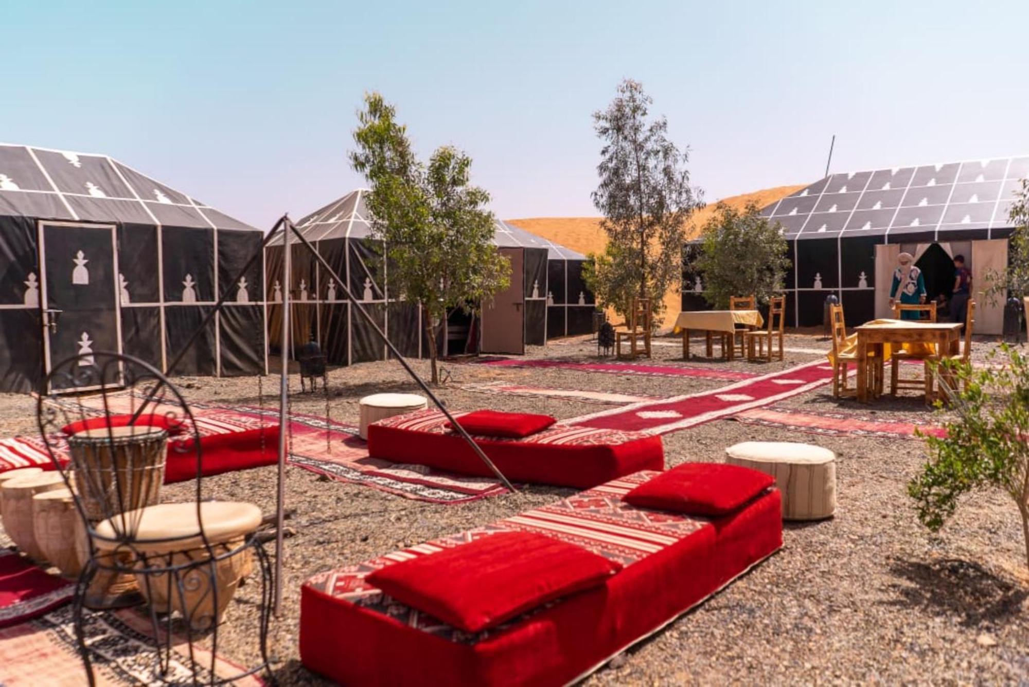 Holiday Desert Camp Мерцуга Екстериор снимка