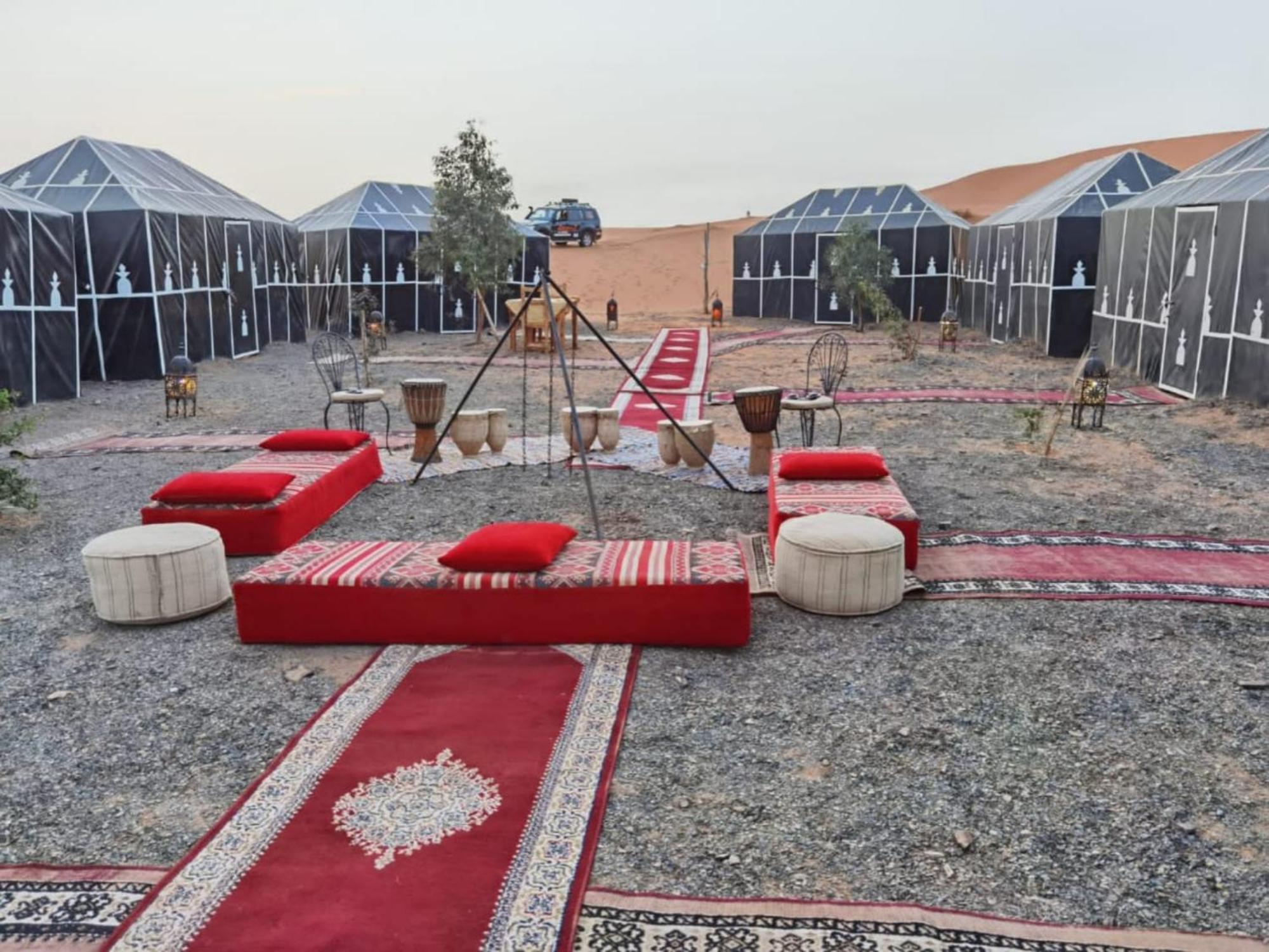 Holiday Desert Camp Мерцуга Екстериор снимка